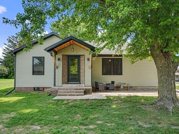 406 N William St, Earlville, IA 52041