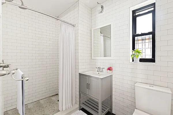 Rented by SERHANT. | media 38