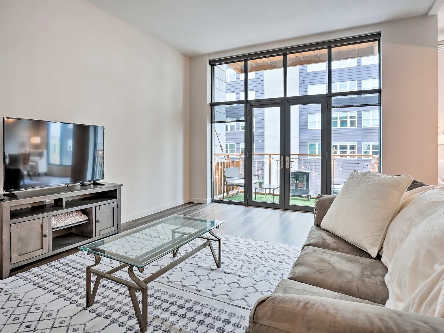 2 bed, 1325 sqft, $3,000 — Photo 1