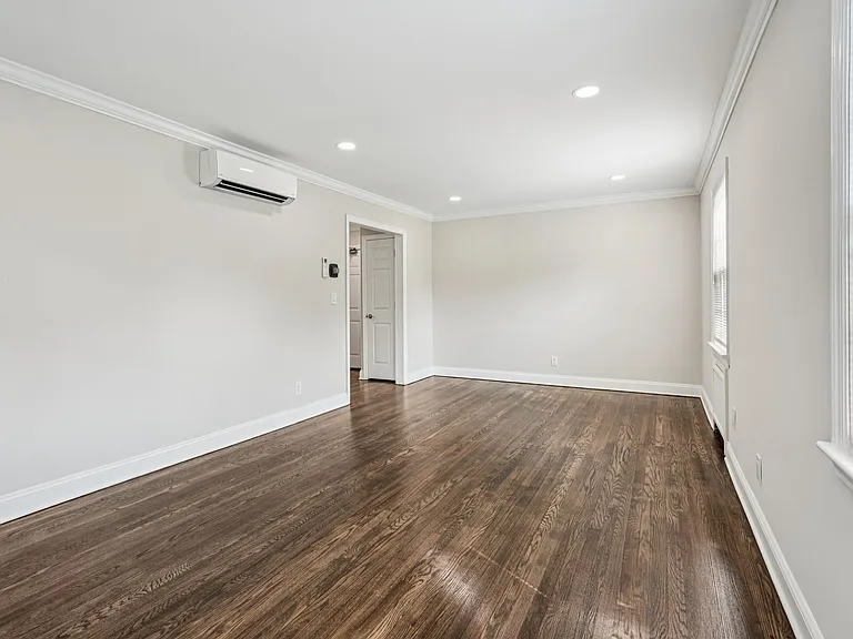 Manley Court Apartments — Photo 21