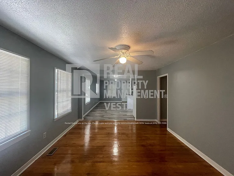 2875 Barrett Ave — Photo 2