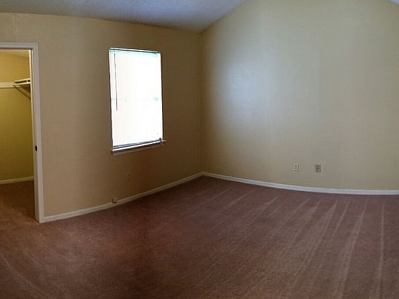 4th image of 506 NE Churchill St
