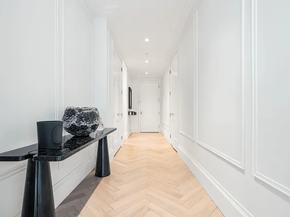 250 East 21st Street PHD image 3 of 24
