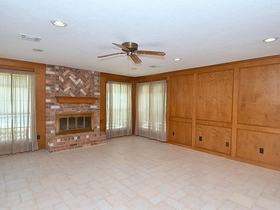 3rd image of 7631 Creek Glen Dr