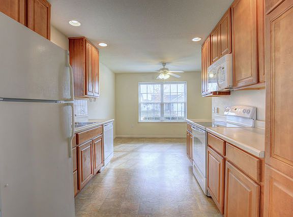 2nd image of 406 Yalow Dr
