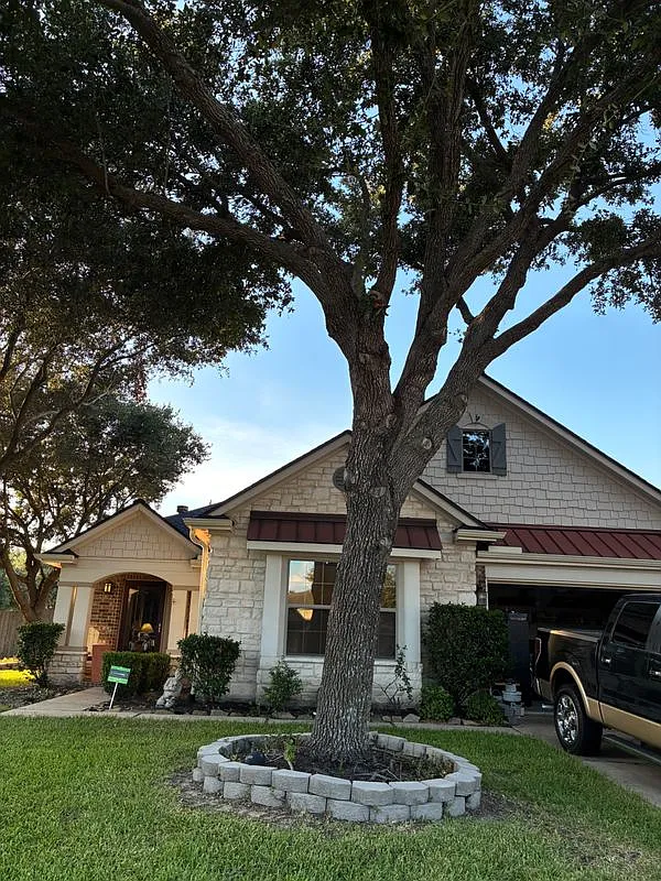 3 bed, 2.0 bath, 2430 sqft, $2,300 — Photo 2