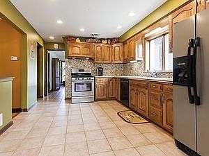 5th image of 2812 Auxplaines Ave