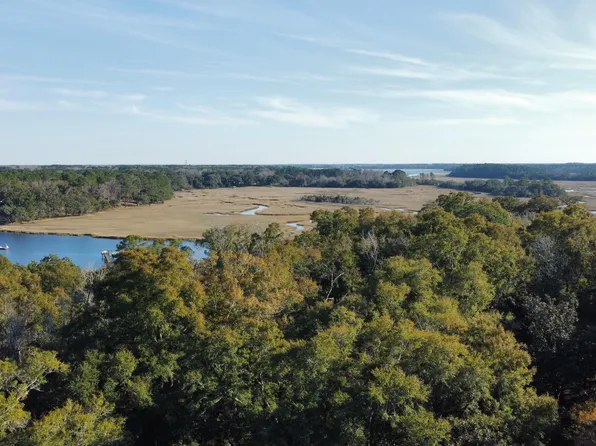 203 Bull Point Dr, Seabrook, SC 29940