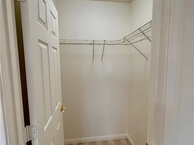 10921 Calcedonian St — Photo 30