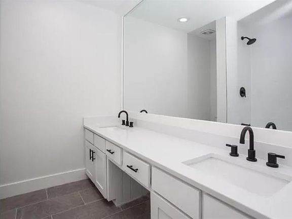 5th image of 1116 Oak Glen Cir