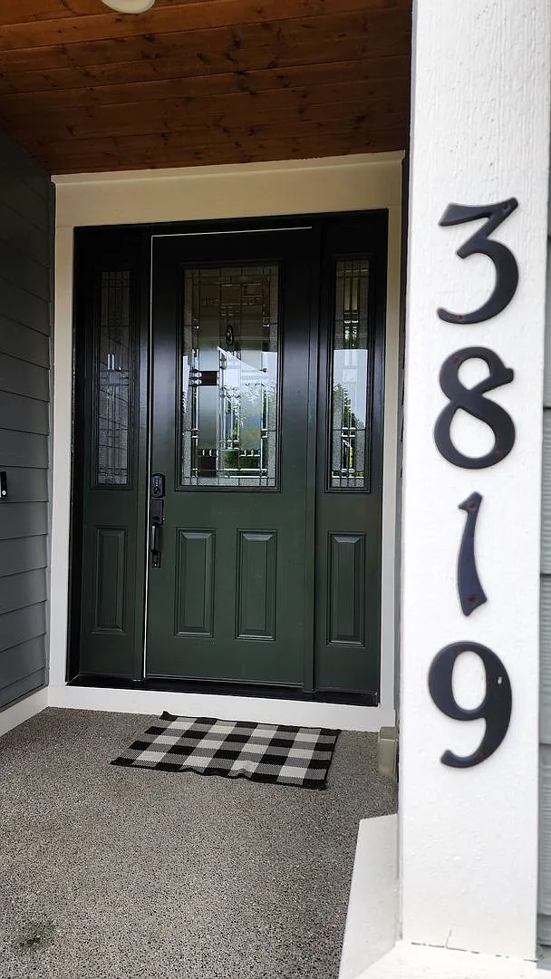 Beautiful Campus Glen 4-Bedroom! — Photo 2