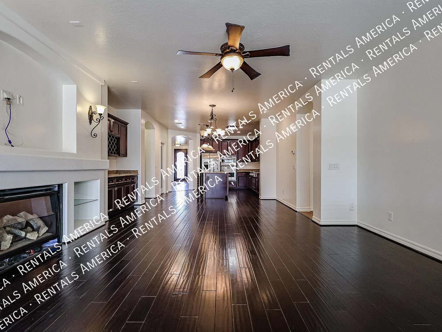 Stunning 5 Bed, 3 Bath Single-Level in Fulton Ranch — Photo 4