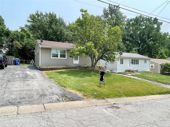 3512 High Dr, Saint Ann, MO 63074