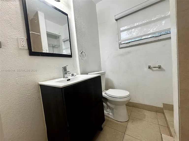529 SW 3rd St #2 — Photo 6