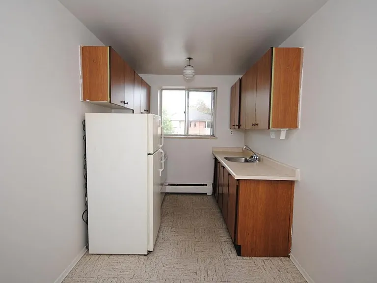 55 Victoria Ave S — Photo 5