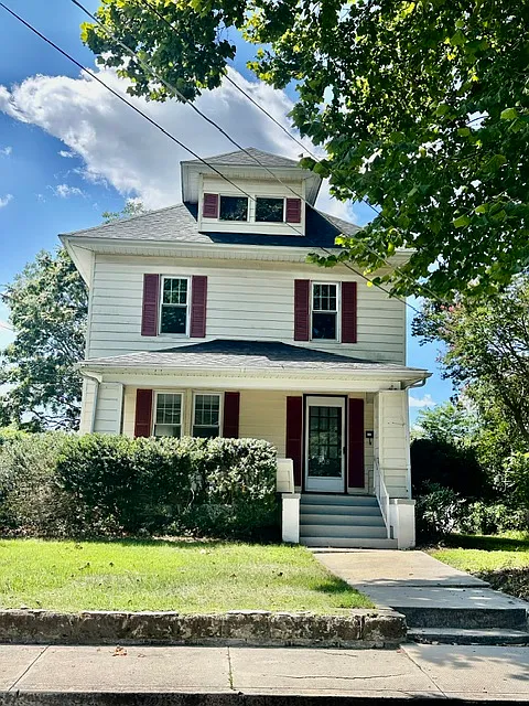 108 E London Ave