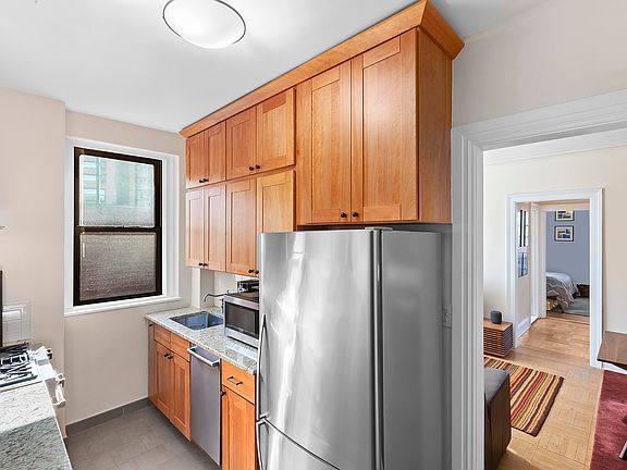 3rd image of 320 W 89th St APT 9D