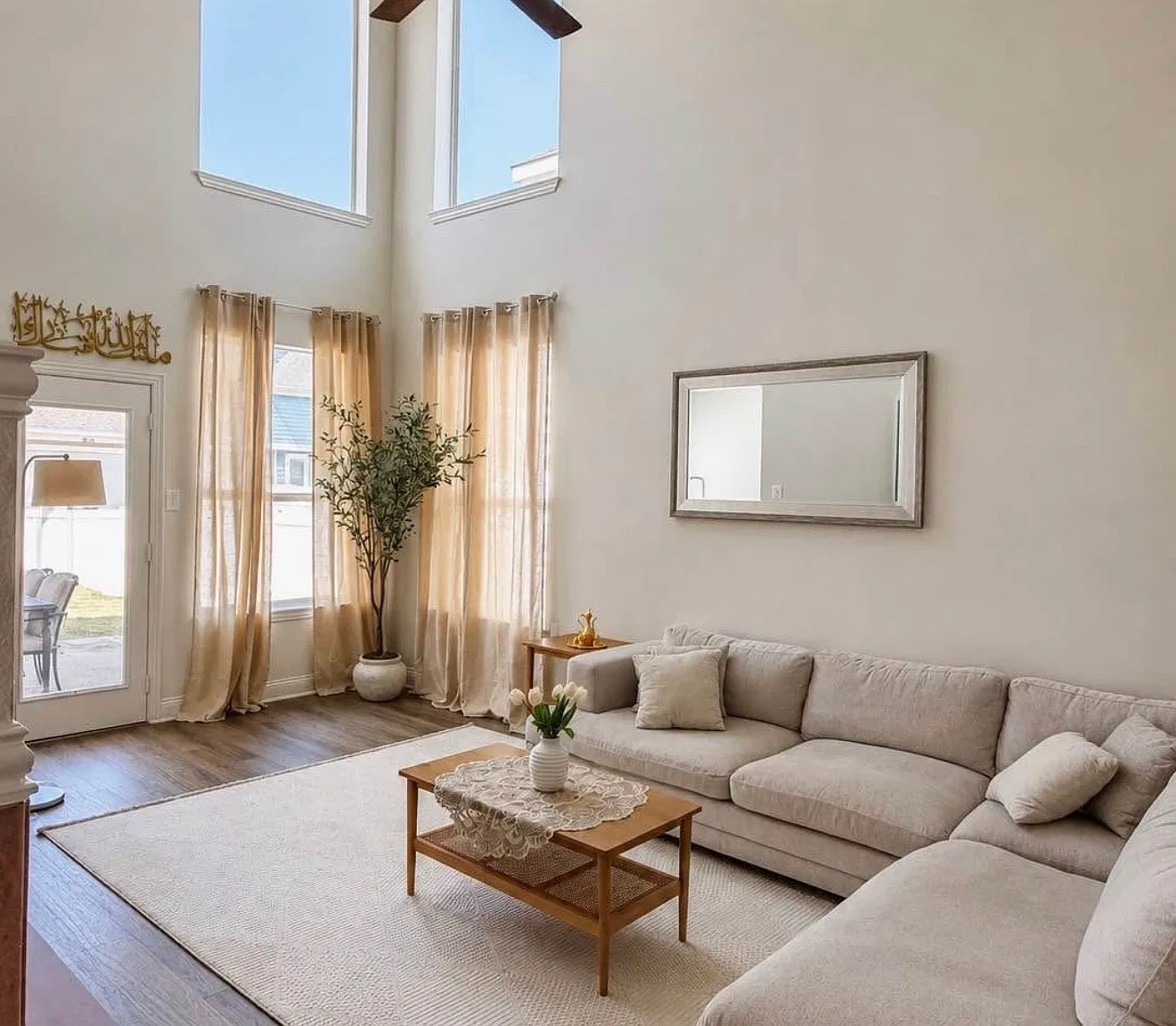 3 bed, 2.5 bath, 1926 sqft, $3,200 — Photo 1