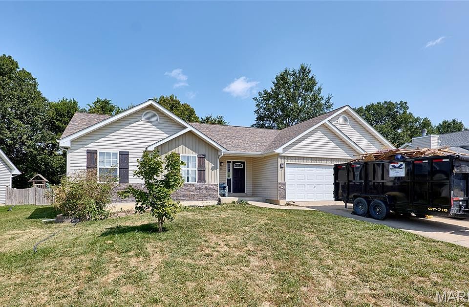 1st image of 23 Glen Meadows Dr