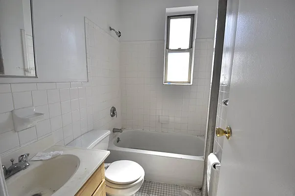 Rented by Bohemia Realty Group | media 18