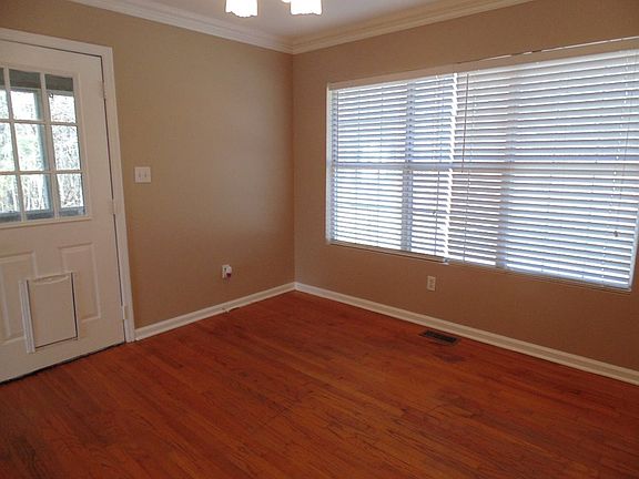 4th image of 556 Holly Run Ct