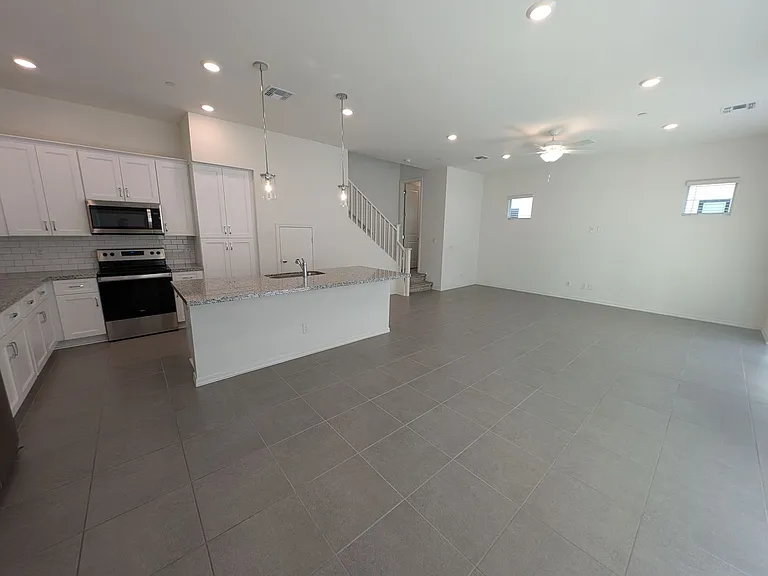 265 E Balsam Dr — Photo 9