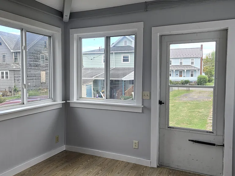 457 Wilson St — Photo 13