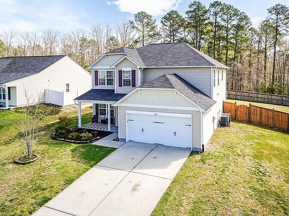 5th image of 820 Pitch Pine Dr