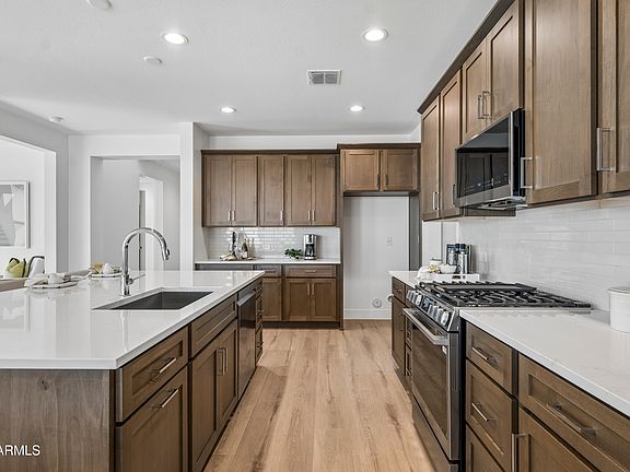 4th image of 5781 N Oak Creek Drive