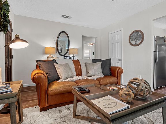 3rd image of 2701 Herring Ave