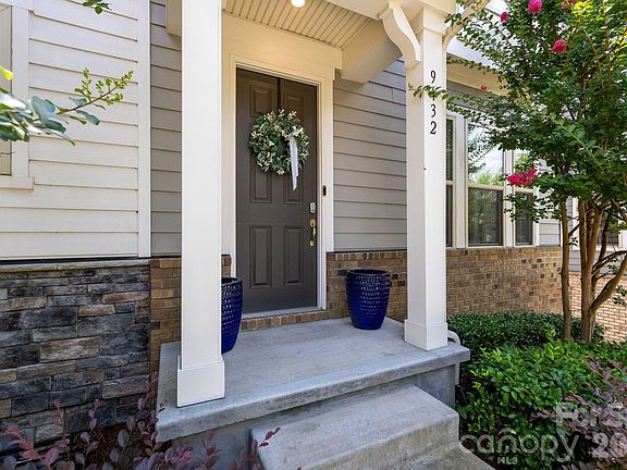2nd image of 9432 Ainslie Downs St