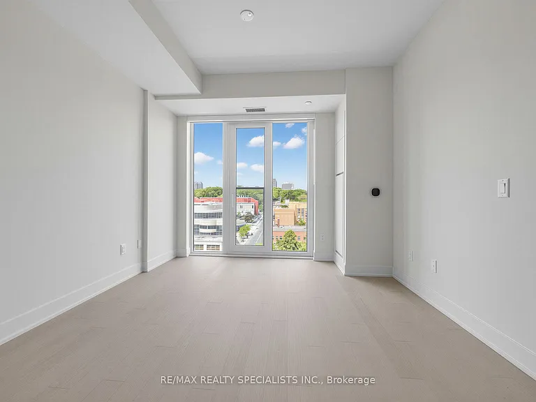 322 Dupont St #907 — Photo 16