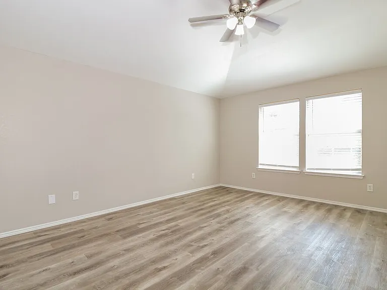 9104 Chisholm Trl — Photo 11
