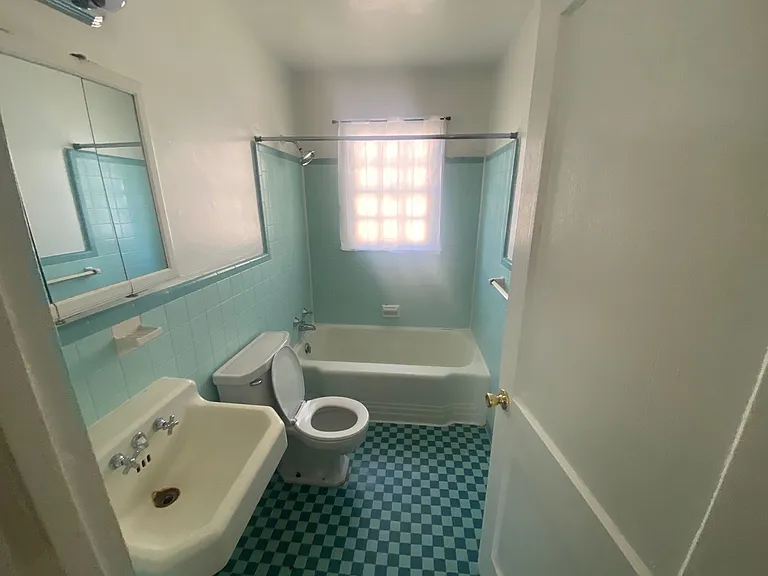 2600 Spring Garden St — Photo 5