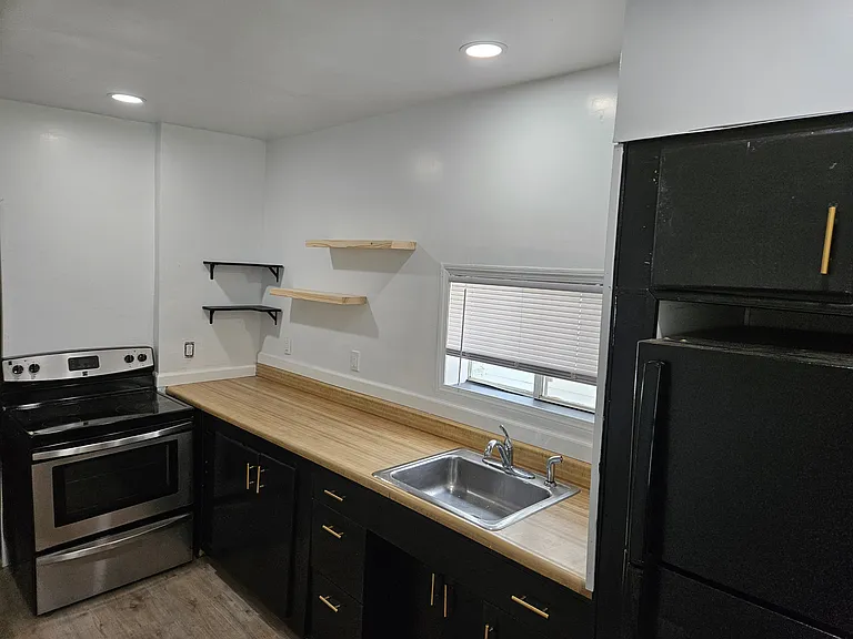 1231 E Pine St — Photo 6