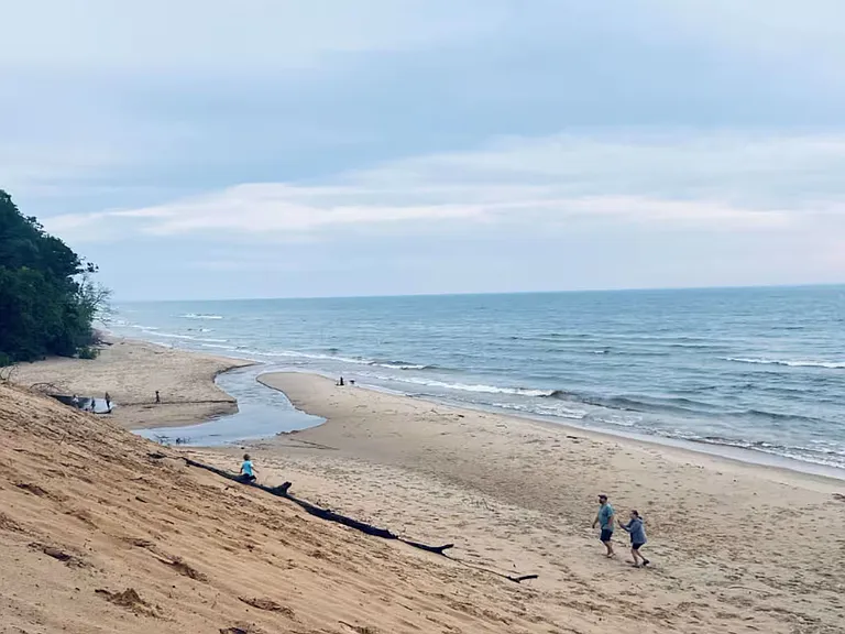 5 minute drive from Lake Michigan.