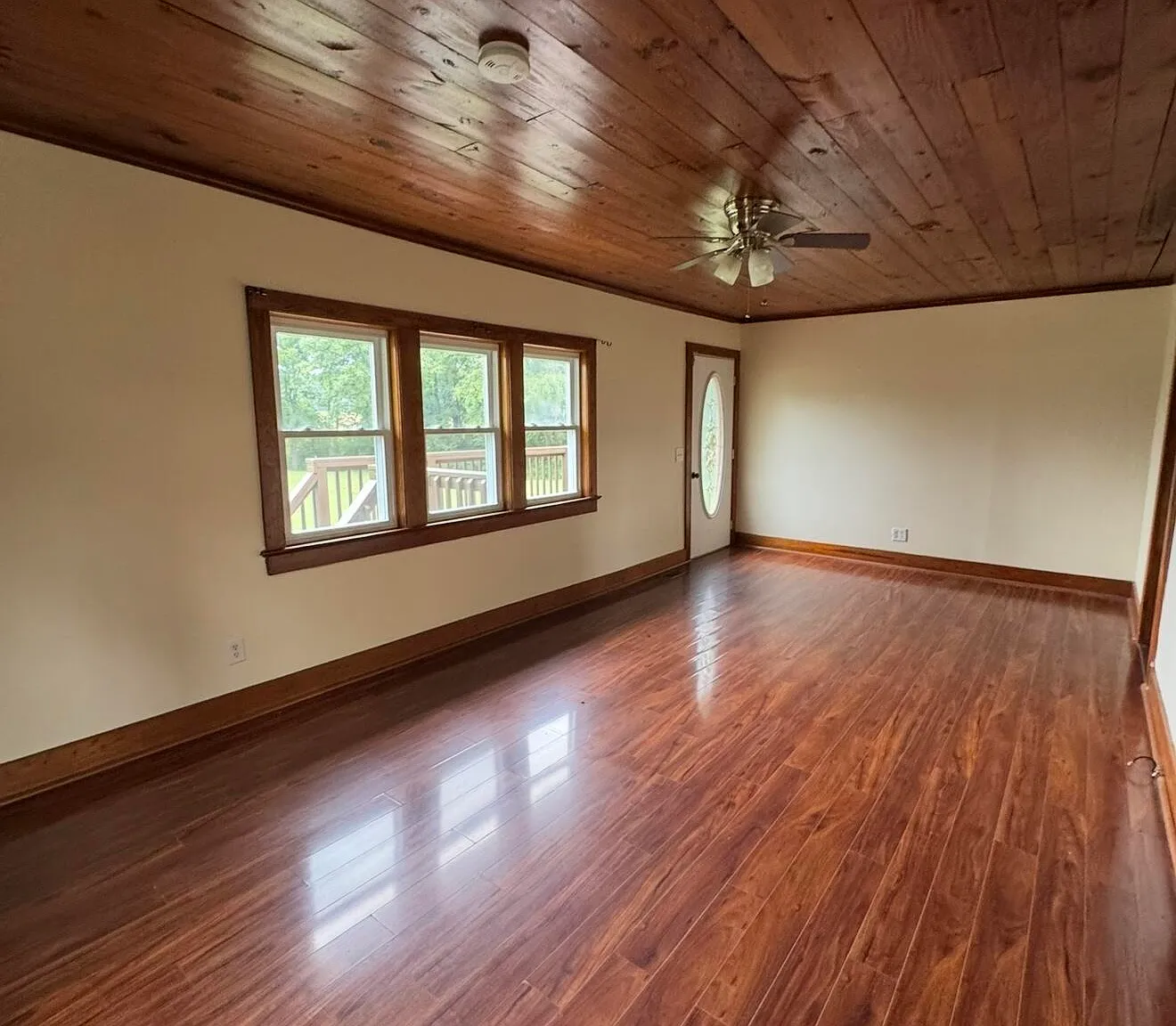 3 bed, 3.0 bath, 1644 sqft, $1,200 — Photo 3
