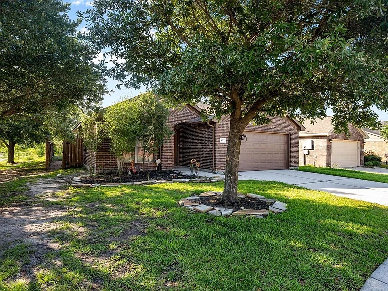 3027 Lockeridge Village Dr — Photo 2