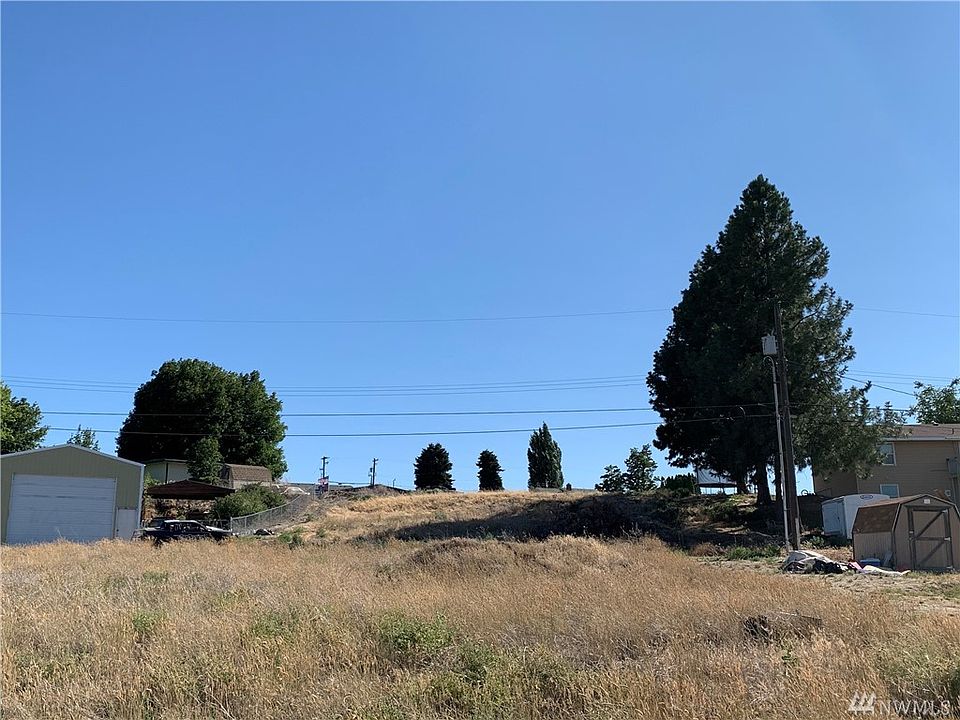 1st image of 214 E Hillside Dr