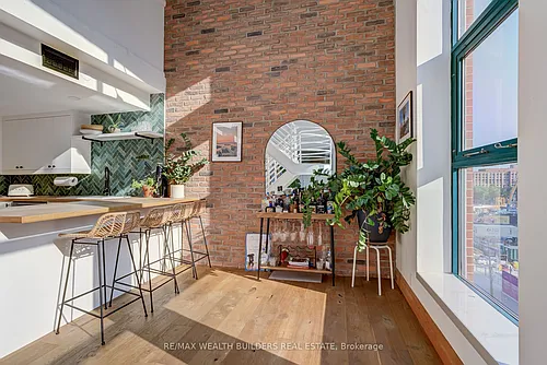 393 King St E #403 Photo 1