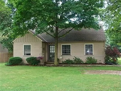 8755 Usher Rd photo 1