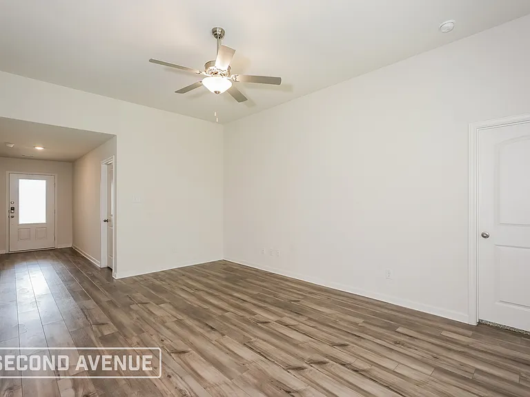 1325 Woodwinds Dr — Photo 3