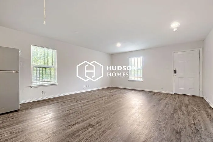 3 bed, 2.0 bath, 1090 sqft, $1,265 — Photo 3