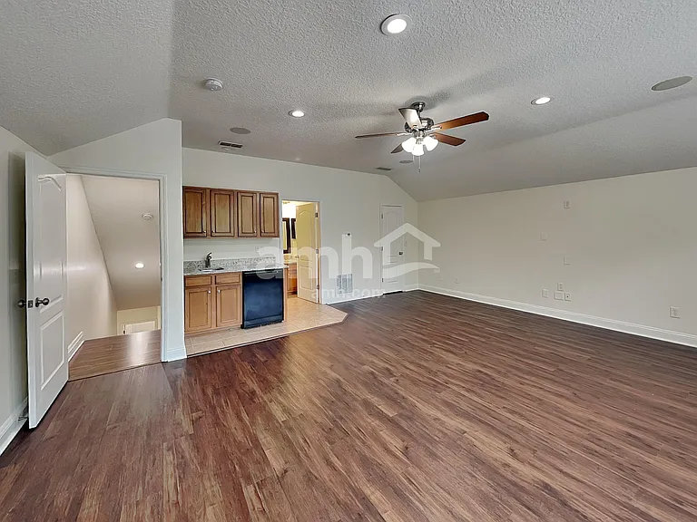 604 Battersea Dr — Photo 9