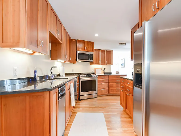 37 Rocky Neck Ave #A — Photo 10