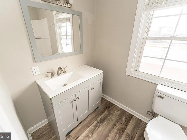 1109 N Division St — Photo 39