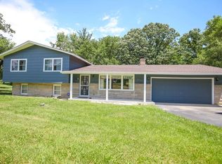 215 Hawthorne Cir, Joliet, IL 60433