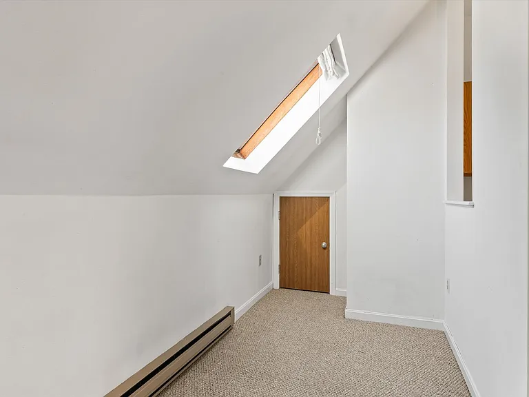 113 Warren St — Photo 5