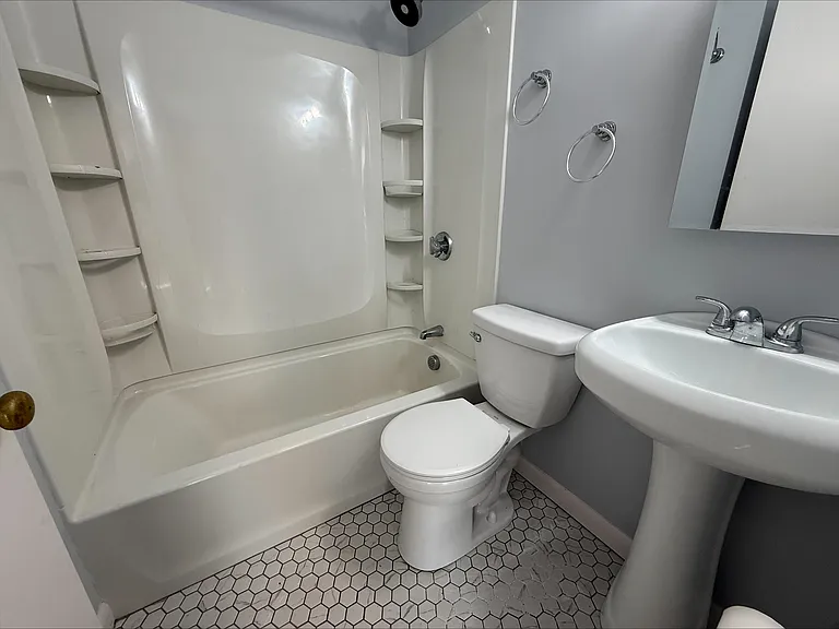 146 Highland Ave #1R — Photo 22