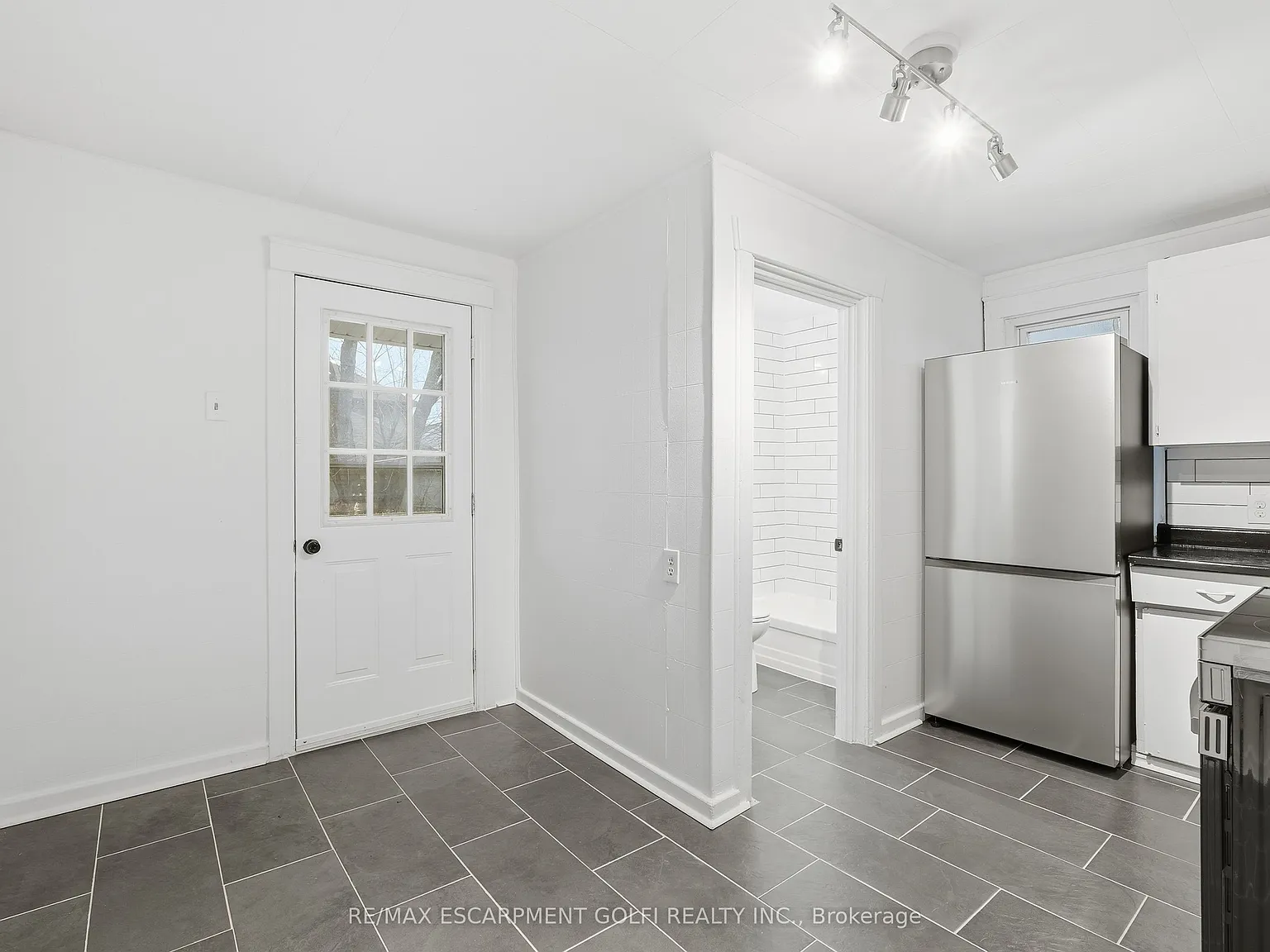 1 bed, $1,300 — Photo 2